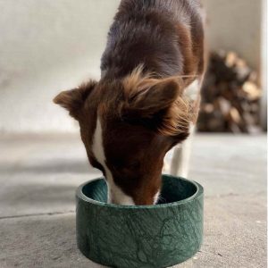 Marmeren drinkbak en voerbak